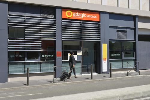 Jízda na kole v ubytování Aparthotel Adagio Access Toulouse St Cyprien nebo okolí