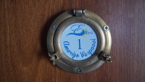 a clock is hanging on a wooden wall at Elios bed and breakfast in Villa - Fuscaldo in Pietrapiana