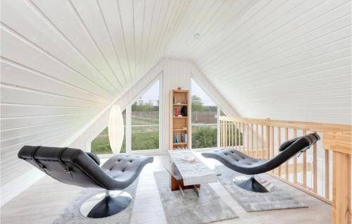 a room with two chairs and a table at 2 Bedroom Nice Home In Zerpenschleuse in Zerpenschleuse