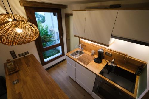 Kuchyň nebo kuchyňský kout v ubytování Logement au coeur du village