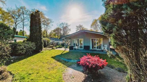 a home with a yard with a house at Vakantiehuisje Vechtdal in Stegeren