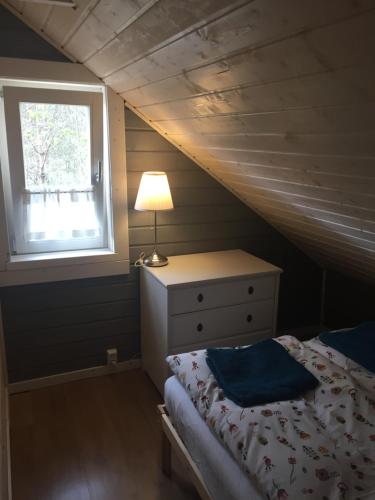 a bedroom with a bed with a lamp and a window at Domki nad morzem Sasino Mojo Miodno Checz in Sasino
