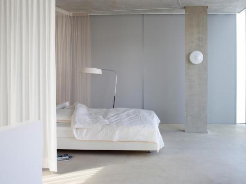 H-House Architectural Residence – Photos 3
