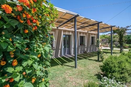 a building with a garden with orange flowers at Casa Franco in Paestum