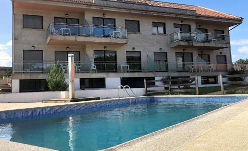 Bazén v ubytování Apartamentos aDoniña Playa Major Sanxenxo nebo v jeho okolí