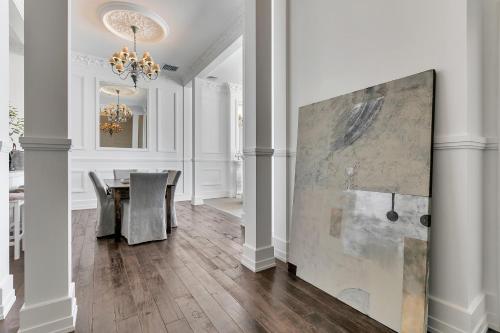 Bilik mandi di QV Stays Luxurious Heritage Style Hideaway