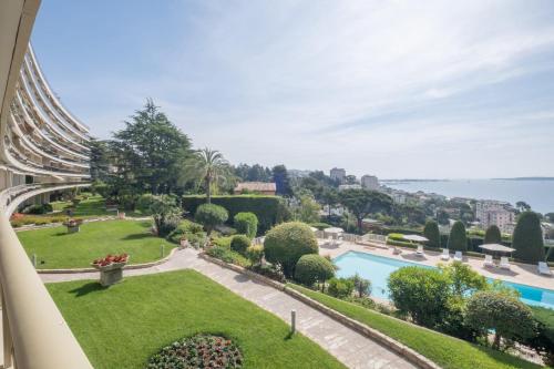 Elegant 3-Room Apartment with Terrace Pool & Island Views