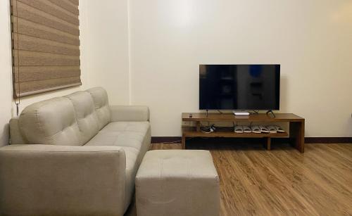 Una televisión o centro de entretenimiento en Bristle Ridge 2 bedroom Panoramic View