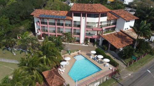 an aerial view of a resort with a swimming pool at Pousada Enseada do Corsário in Guarapari