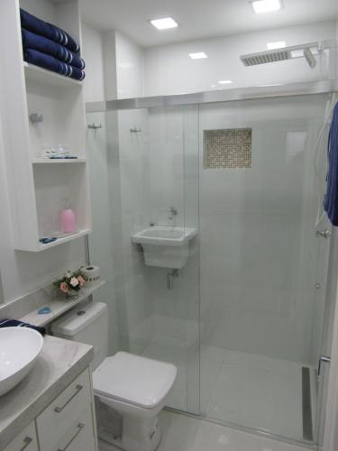 Ett badrum på AP 507 UMA QUADRA DO MAR
