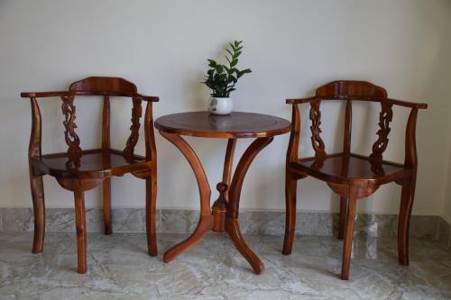 two tables and two chairs with a plant on them at CSLT HÀ THANH TÙNG in Da Lat