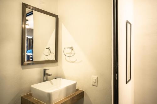 Un baño de Maui Hostels Playa del Carmen