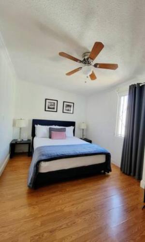 a bedroom with a bed with a ceiling fan at COZY CASITA EN PLAYAS DE TIJUANA in Tijuana