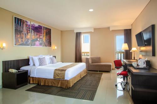 Кровать или кровати в номере Merapi Merbabu Hotels & Resorts