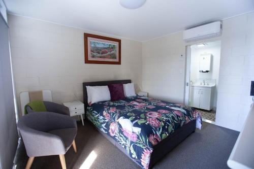 Ένα ή περισσότερα κρεβάτια σε δωμάτιο στο Tuross Head Motel