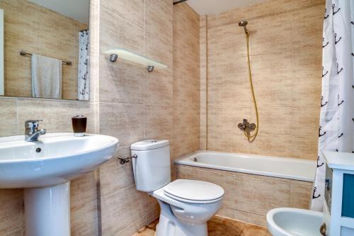 Ένα μπάνιο στο Apartament a Sant Antoni de Calonge