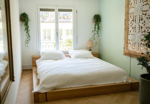 Кровать или кровати в номере Familienwohnung im Herzen von Bern mit Pool und Sauna