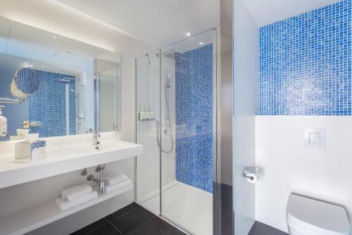 A bathroom at Holiday Inn Barcelona - Sant Cugat, an IHG Hotel