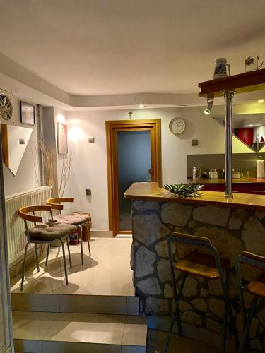 a kitchen and dining room with a stone counter and chairs at Studio Roxi in Bachowice