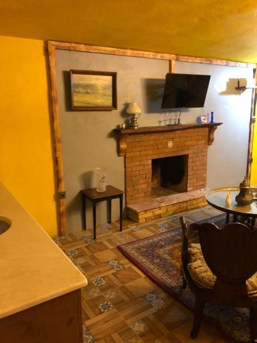 Μια τηλεόραση ή/και κέντρο ψυχαγωγίας στο Dağ Evi ,2 oda, Lake view, fireplace jakuzi,6 person Sapanca
