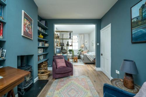 The Hayles House, Stylish London Stay with Garden photo 6