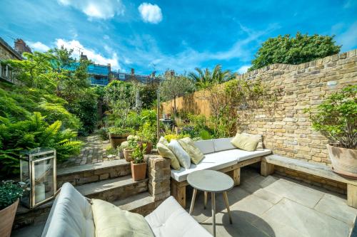 The Hayles House, Stylish London Stay with Garden photo 29