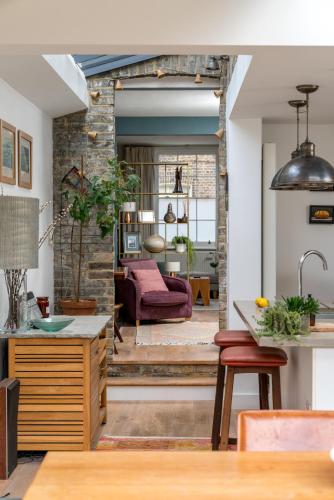 The Hayles House, Stylish London Stay with Garden photo 19