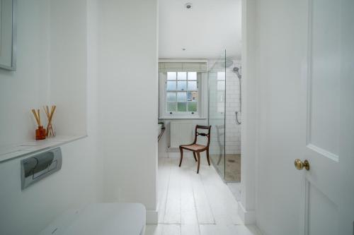 The Hayles House, Stylish London Stay with Garden photo 25