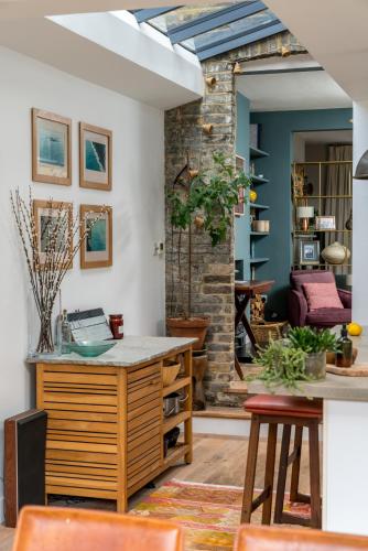 The Hayles House, Stylish London Stay with Garden photo 16