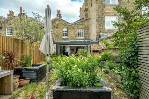 The Hayles House, Stylish London Stay with Garden photo 31