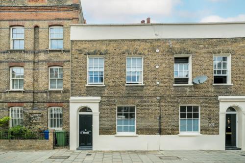 The Hayles House, Stylish London Stay with Garden photo 34