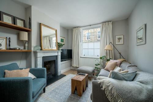The Hayles House, Stylish London Stay with Garden photo 3