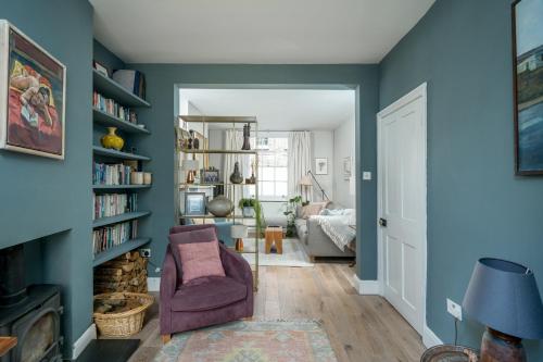 The Hayles House, Stylish London Stay with Garden photo 5