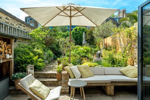 The Hayles House, Stylish London Stay with Garden photo 32