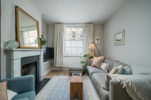 The Hayles House, Stylish London Stay with Garden photo 4