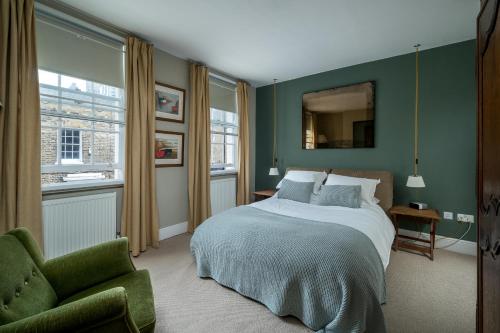 The Hayles House, Stylish London Stay with Garden photo 24