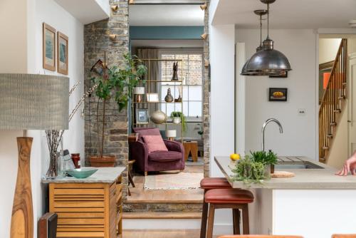 The Hayles House, Stylish London Stay with Garden photo 18