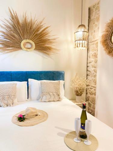 Кровать или кровати в номере Bohemian Boutique Suites