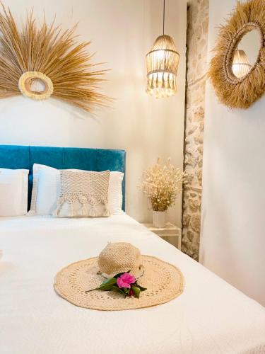 Кровать или кровати в номере Bohemian Boutique Suites