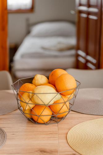 a bowl of oranges on top of a table at Kotyogó Apartmanok, Bogács in Bogács