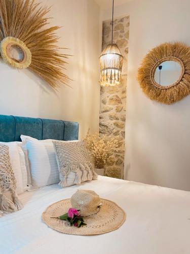 Кровать или кровати в номере Bohemian Boutique Suites