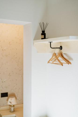 a room with a white shelf on the wall at La Casa delle Api in Offida