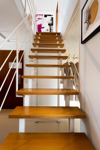 a staircase with a wooden bench in front of it at Princess No3 Self Check-In Plochingen bei Stuttgart in Plochingen