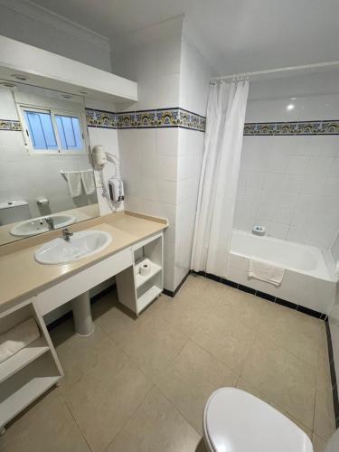 Gallery image of Apartamentos Bahia in Benidorm