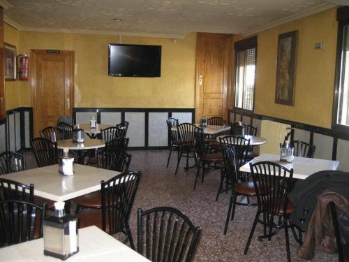 A restaurant or other place to eat at Hostal El Sevillano