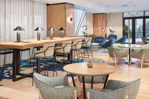 a dining room filled with tables and chairs at Melia Avenida de America in Madrid