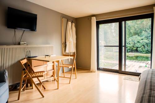 TV a/nebo společenská místnost v ubytování B&B 't Solveldje