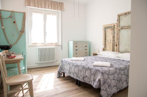 A bed or beds in a room at B&B DUE SORELLE