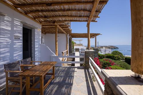 Gallery image of Big Blue Suites & Apartments in Kionia