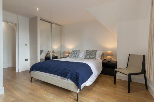Postel nebo postele na pokoji v ubytování Apartment 10 Waterstone House - Luxury Apartment with Sea Views